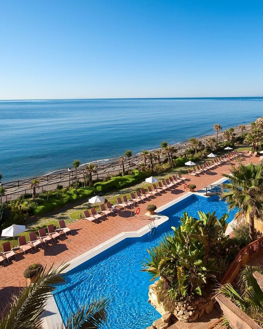 Playa del Hotel Elba Estepona, en primera línea del Mediterráneo